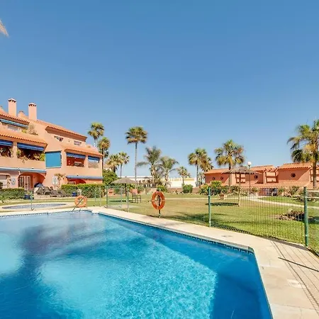 Beachfront Townhouse * Εστεπόνα