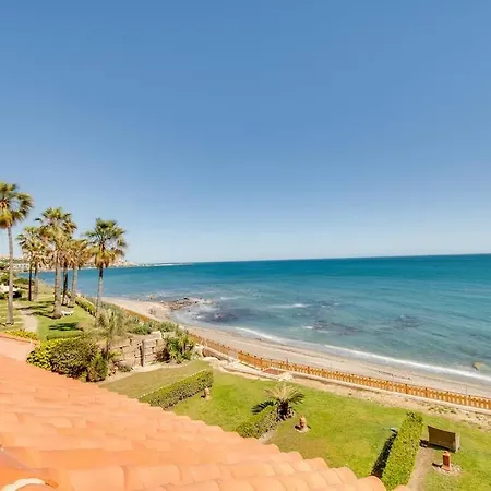 Beachfront Townhouse 別荘