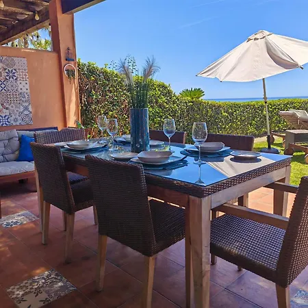 Beachfront Townhouse * エステポナ