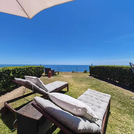 Beachfront Townhouse * エステポナ