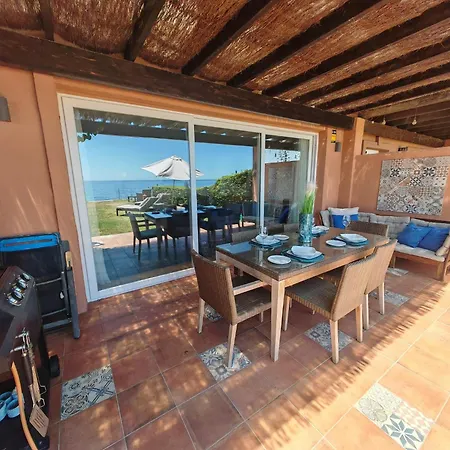Beachfront Townhouse 別荘