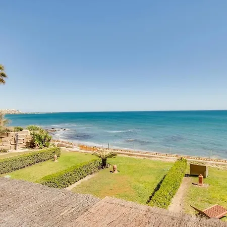 Semesterbostad Beachfront Townhouse