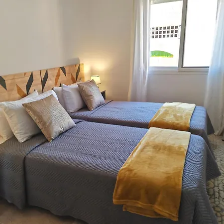 Beachfront Townhouse * 埃斯特波纳